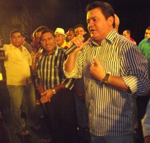 Rigo Teles declarando apoio a candidatura de Carlito Santos.