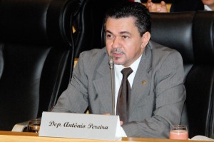 Deputado licenciado Antônio Pereira.