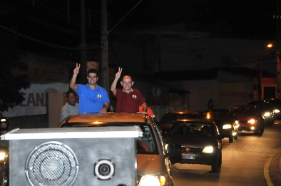 Gil e Eudes durante carreata que percorreu as ruas de Ribamar.