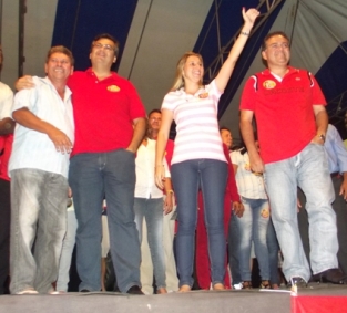 Flávio Dino participa do primeiro comício de Talita.