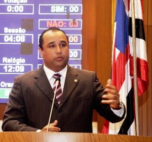 Deputado Roberto Costa.