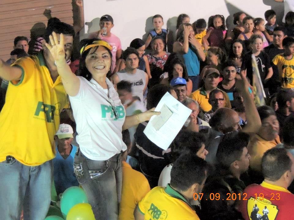 A prefeita e candidata à reeleição, Tina Monteles arrasta multidão em festa na cidade de Anapurus.