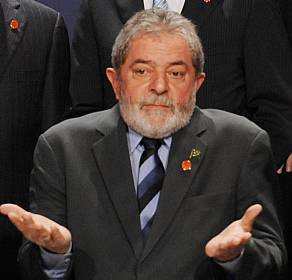 MPF acusou o ex-presidente Lula de promoção pessoal e de beneficiar o banco BMG, envolvido no escândalo do mensalão.