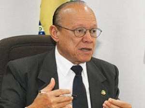 Senador João Alberto.