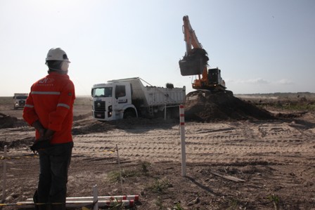 Obras de terraplanagem da Refinaria Premium
