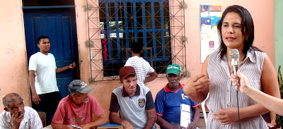 Primeira-dama de Santa Inês, Luana Costa, reunida com moradores da zona rural do município