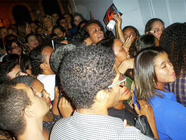 Foi assim que ficou a entrada do Teatro.