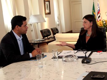 Governadora Roseana Sarney conversa com prefeito Luciano Leitoa.