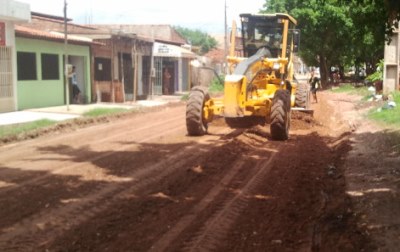 Máquinas da prefeitura iniciaram o trabalho de recuperação da via nesta segunda-feira.