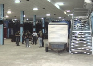 oficiais de justiça dentro do estabelecimento