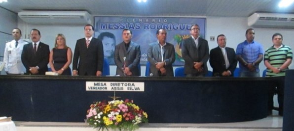 Mesa das autoridades durante a entrega dos Títulos de Cidadão Pedreirense. Foto: Blog do Carlinhos
