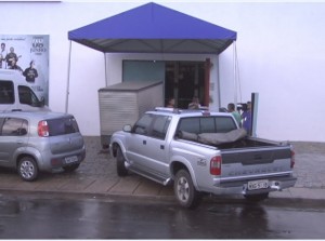 equipamentos de som e luz sendo retirados do local equipamentos de som e luz sendo retirados do local