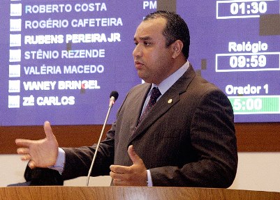 O parlamentar classificou como equivoco a relação do prefeito com os agiotas.