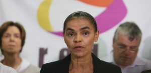 4out2013---a-ex-senadora-marina-silva-segunda-colocada-nas-pesquisas-de-intencao-de-voto-para-a-presidencia-em-2014-afirmou-que-ainda-esta-no-processo-de-decisao-sobre-seu-futuro-durante-coletiva-de-1380920787100_615x30