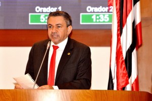 Antonio Pereira recebeu os médicos no Aeroporto.