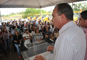 Secretário Luis Fernando destaca parceria na solenidade de entrega de retroescavadeiras para municípios do Maranhão.