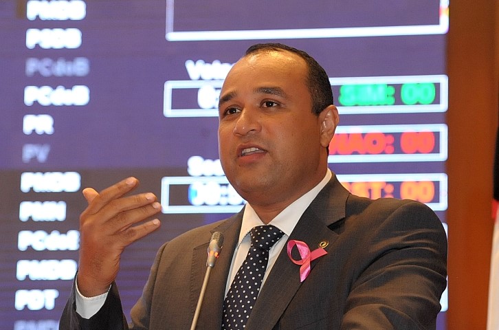 Deputado Roberto Costa.