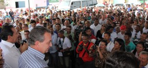 Foto 1 - Secretário Luis Fernando inaugura estrada de acesso ao Ifma, em Codó, ao lado do prefeito Zito Rolim
