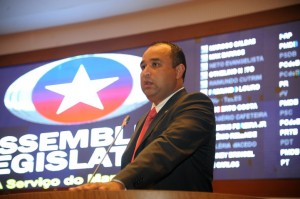 Deputado Roberto Costa.