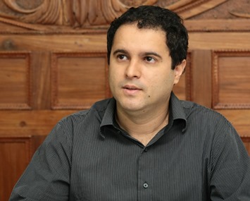 Prefeito Edivaldo Holanda.