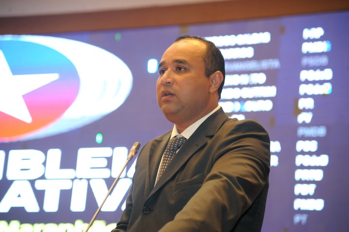 Deputado Roberto Costa.