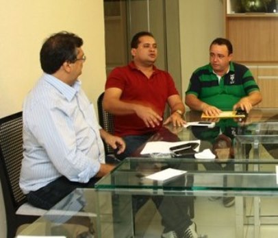 Flávio Dino reunido com seus aliados conhecidos pela Polícia Federal.