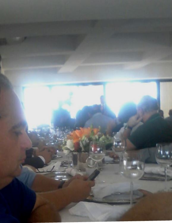 Deputados reunidos no apartamento de Humberto Coutinho. (foto:blog do Neto Ferreira)