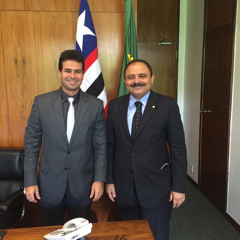 Gil Cutrim durante reunião com o deputado Waldir Maranhão, vice-presidente da Câmara Federal.