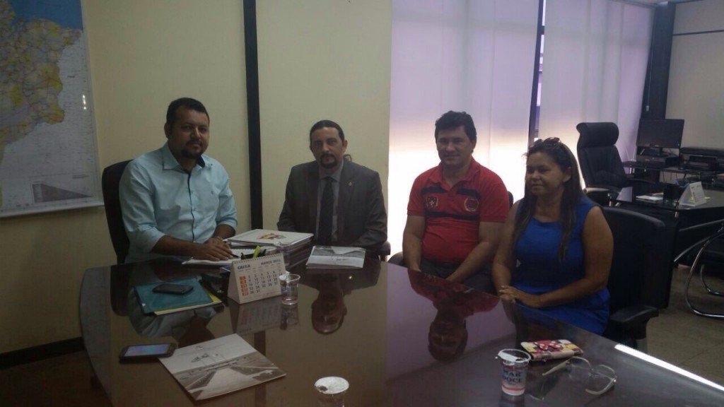 O secretário de Infraestrutura ao lado do deputado Júnior Verde.