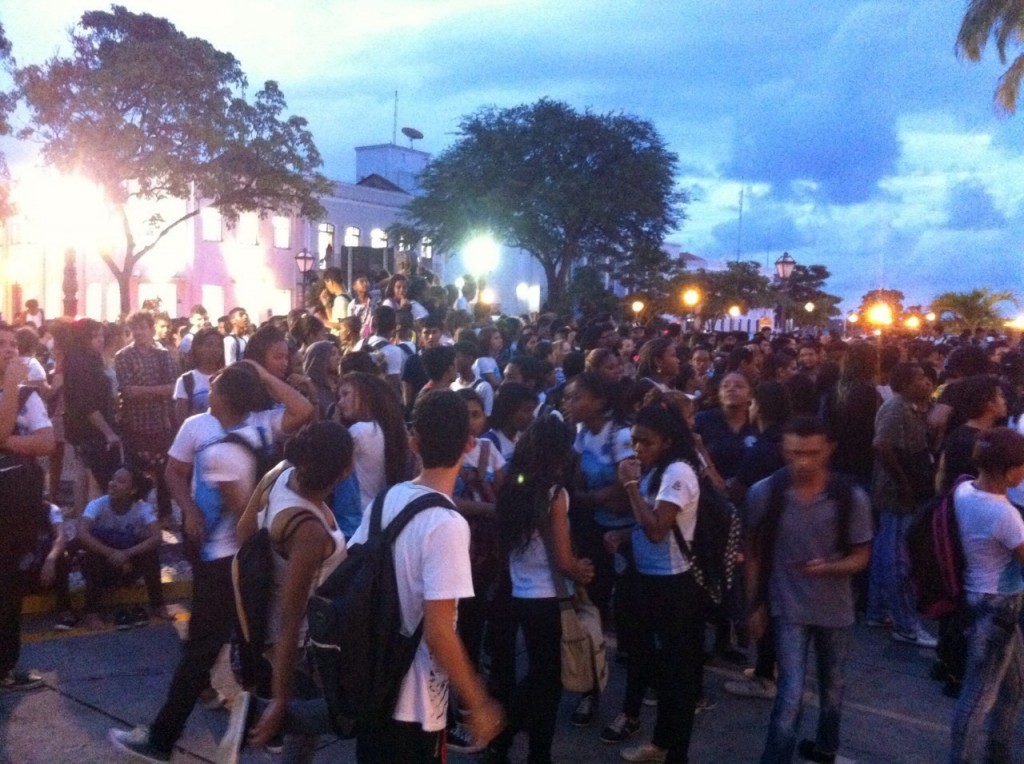 Alunos durante protesto (foto: Hilton Franco).