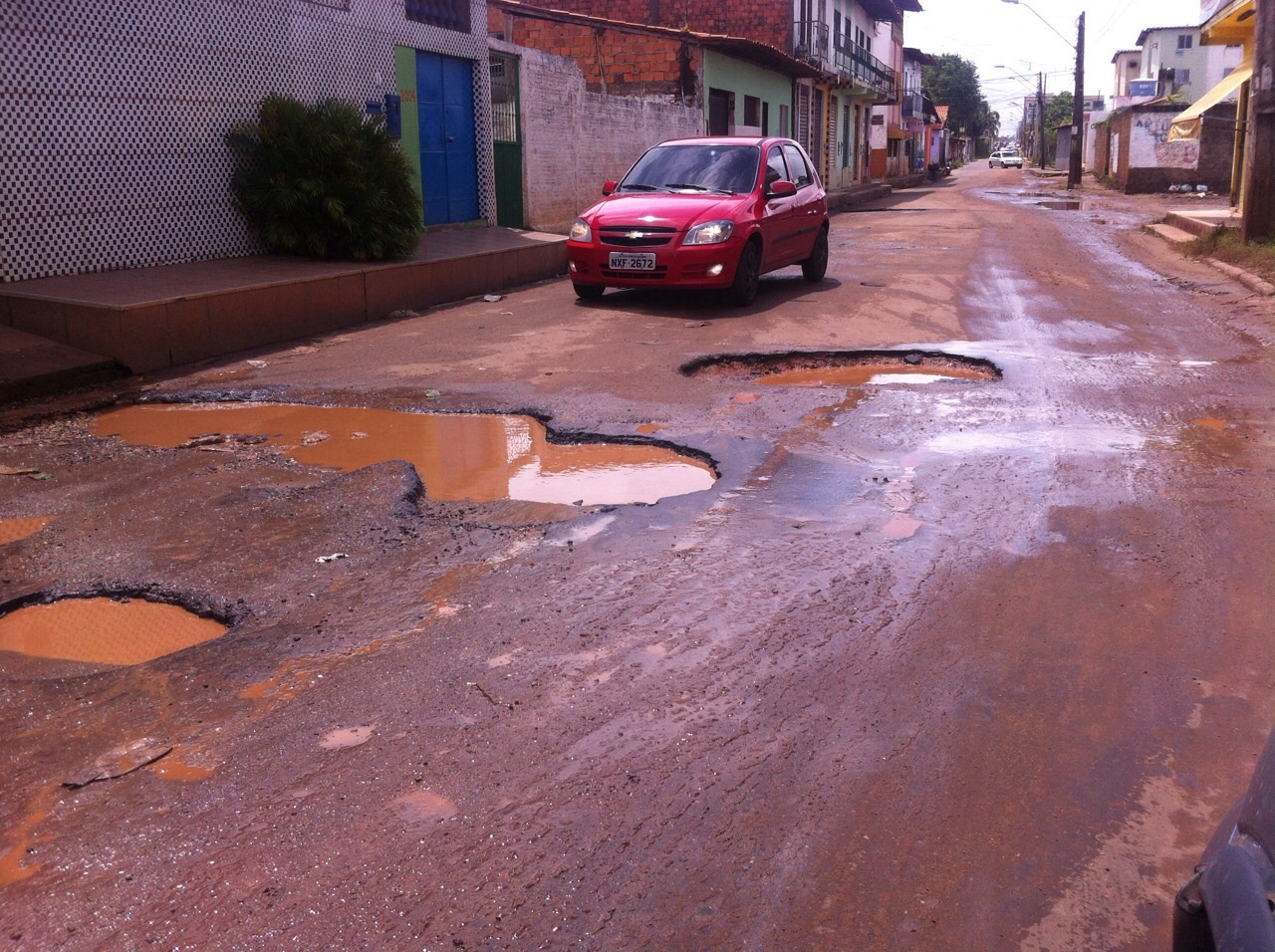 Descaso na infraestrutura da capital (foto: Hilton Franco).