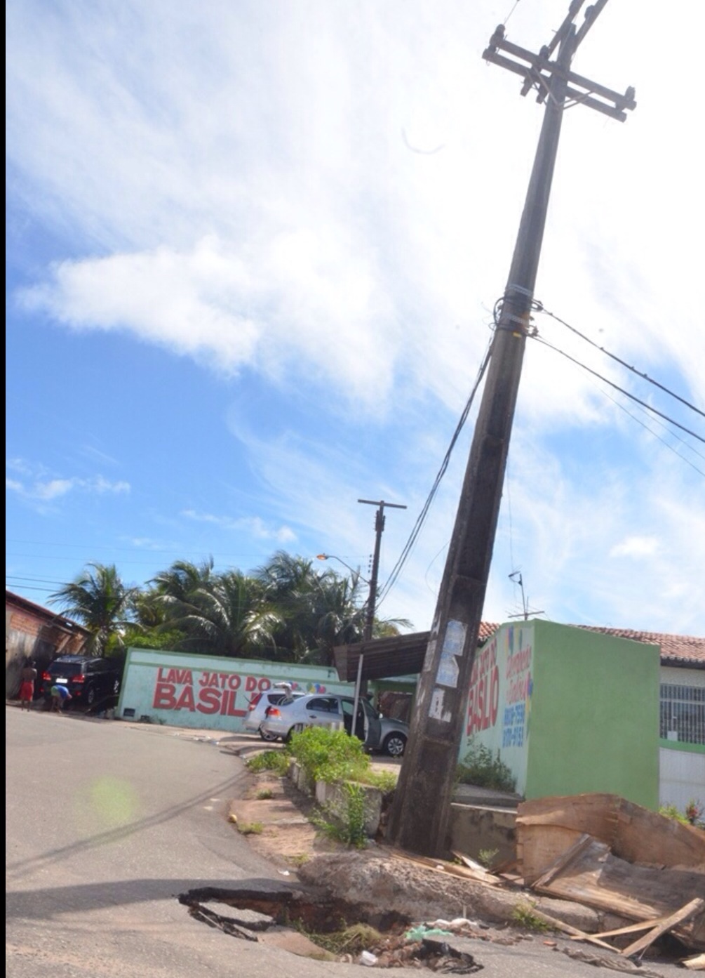 Crateras são formada em São Luís (foto: Hilton Franco).