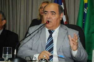 Astro de Ogum administra a CÃ¢mara valorizando os servidores.