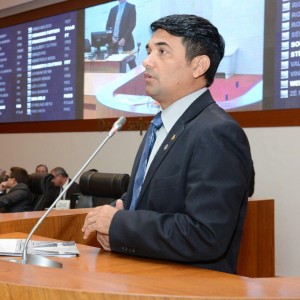 Deputado estadual Wellington.