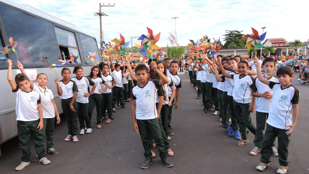 A Caminhada  contra o trabalho infantil levou milhares de estudantes para as ruas em Dom Pedro