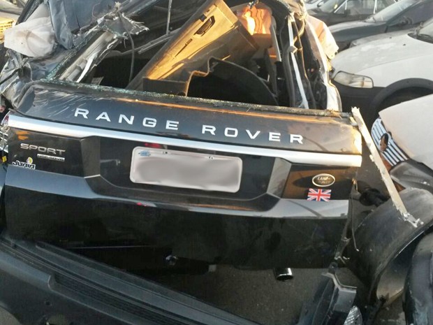 Range Rover Sport após acidente com o cantor Cristiano Araújo (Foto: Renato Melo / Arquivo Pessoal).