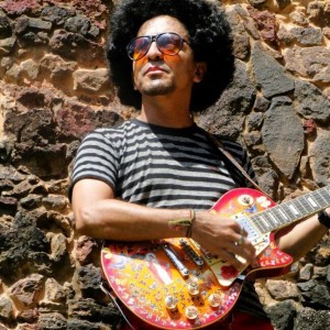 Cantor e compositor Kit Jubadeleão