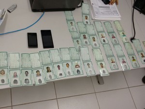 Documentos falsos encontrados com a quadrilha. Foto -ChibungaSSP