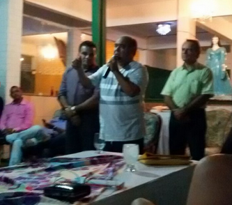 Vereador discursando durante a filiação.