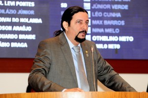 Júnior Verde na Tribuna da Assembleia.