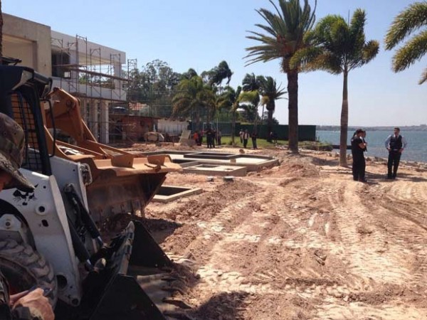 Área desocupada de imóvel ainda em construção à beira do lago Paranoá (Foto: Gabriel Luiz/G1)