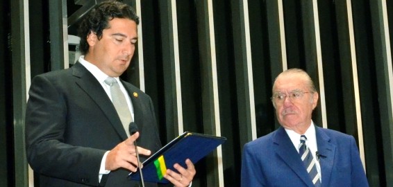 Sarney teria orientado na articulação para tomar o DEM.