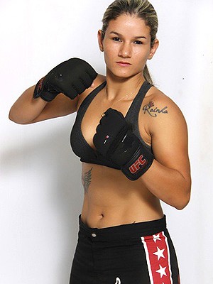 Monique Bastos é faixa azul de jiu-jítsu e lutadora de MMA (Foto: Arquivo pessoal)