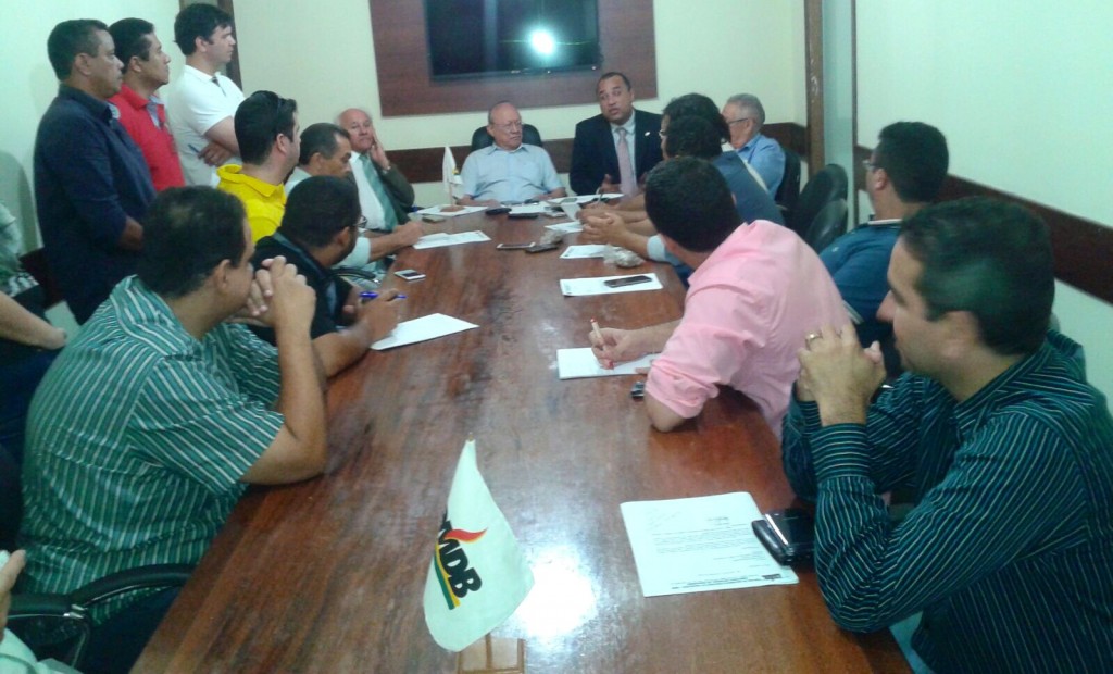 Senador João Alberto durante coletiva.