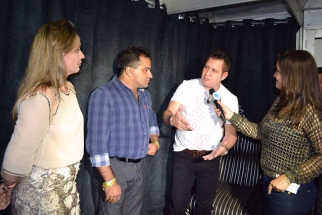 O deputado Moral da BR ao lado do cantor Marrone.