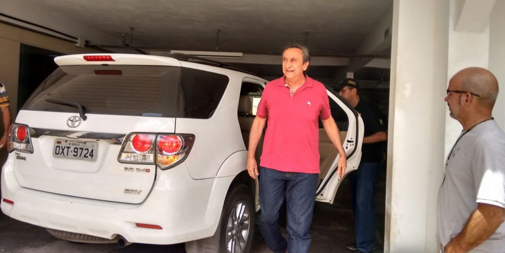 Ricardo Murad chegando na Polícia Federal para prestar depoimento.