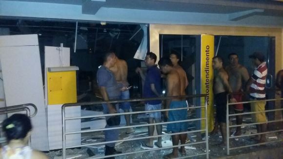 Agência de Paulo Ramos totalmente destruída.