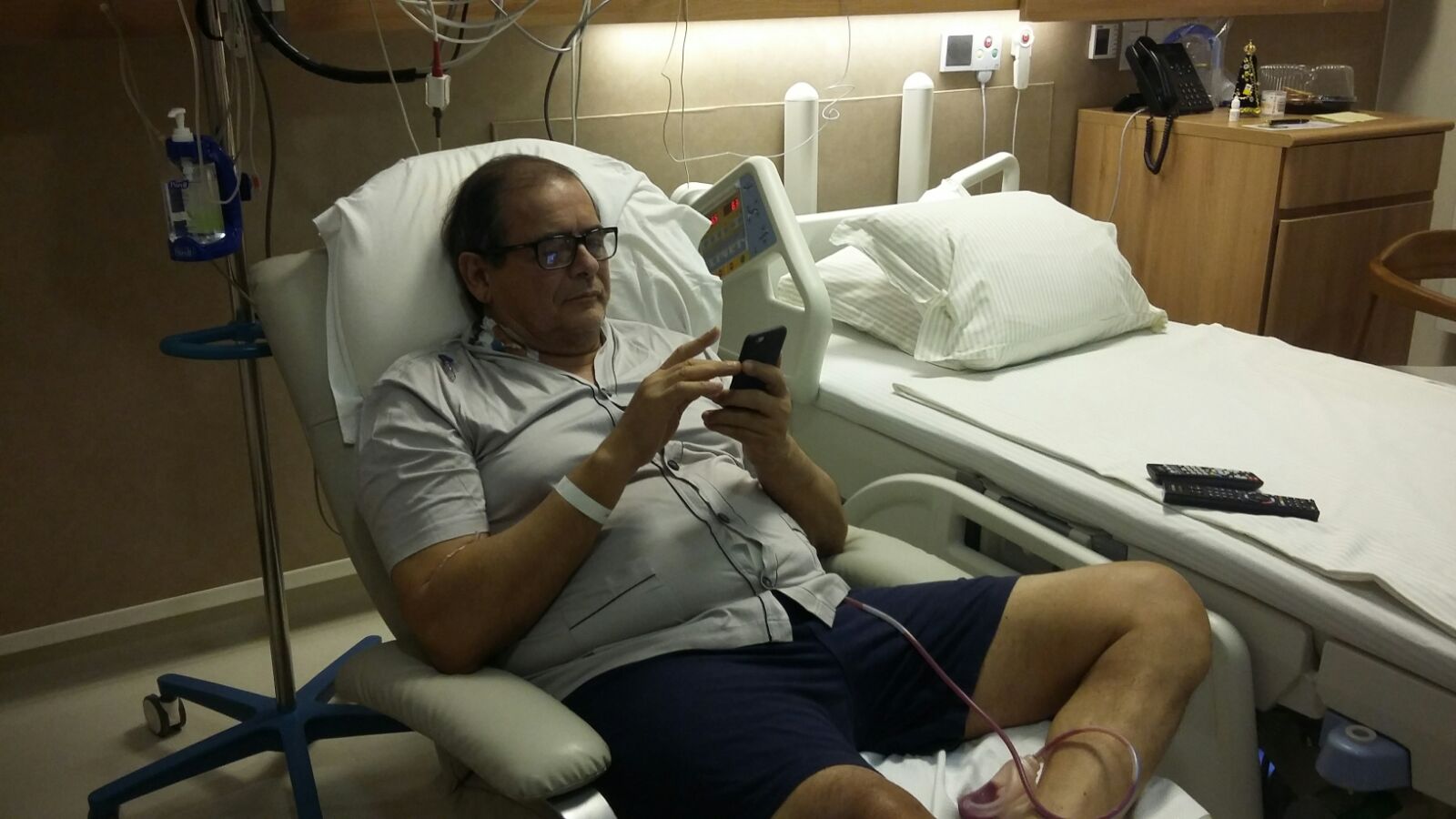 Presidente Humberto Coutinho, no hospital se recuperando do procedimento cirúrgico.