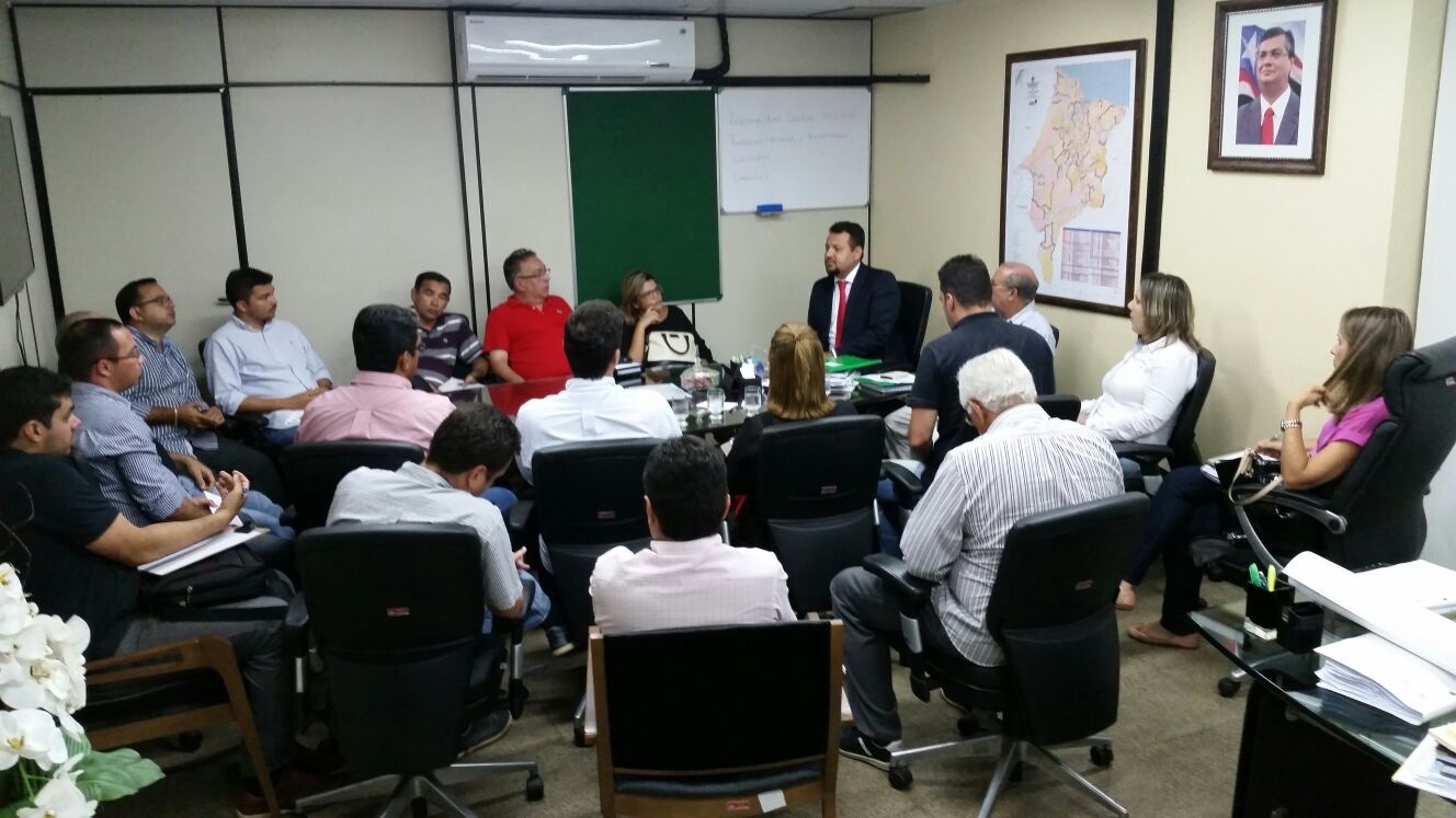 Reunião do Secretário Clayton com representantes das empresas reformas escolas