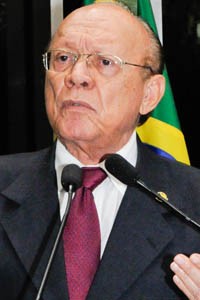 Em discurso na tribuna do Senado, senador João Alberto Souza (PMDB-MA).